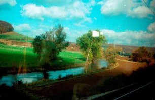 Norddeich: Aus Zugfenster des fahrenden Zuges, Ems