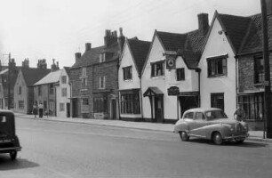 In Gloucester mit Austin A40 Somerset