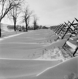 Osterzgebirge. Schneezaun bei Possendorf