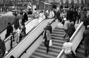 München: Rolltreppe [Stachus], seitlich