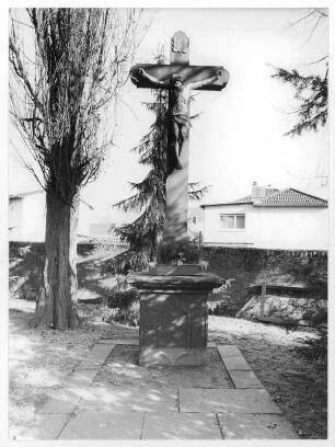 Wegkreuz auf dem Friedhof; Frankfurt, Korffstraße 51