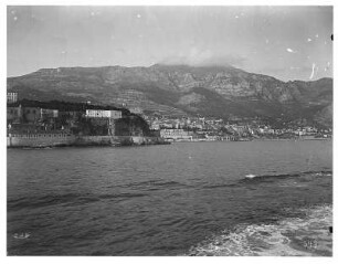 Villefranche/ Frankreich: Stadt vom Wasser aus