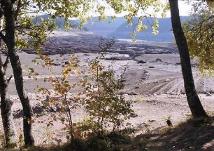 Schluchsee: Der leere Schluchsee; leeres Seebecken, Bucht am Ort