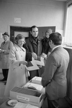 Stimmabgabe zur Bundestagswahl am 19. November 1972