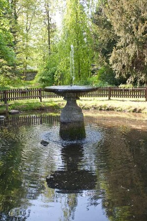 Herrngarten mit Gartenhaus; Rabenau, Gießener Straße 28