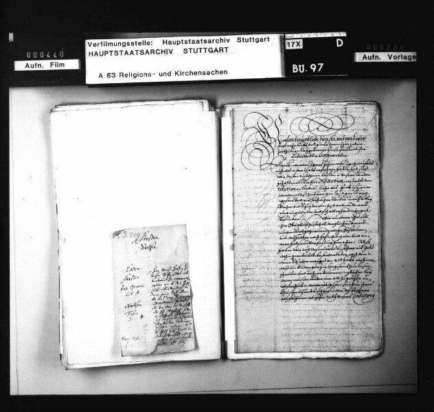 Schreiben Herzog Ernsts von Sachsen, wie es in Württemberg mit kirchlichen Anordnungen in Patronatsorten gehalten werde, nebst Anbringen des Konsistoriums und Konzept einer Antwort an den Herzog von Sachsen.