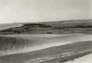 Rügen. Mönchgut. Blick von Göhren nach Südwest über Lobbe und Lobber Ort zum Südperd bei Thiessow (rechts: Bakenberg [Endmoräne])