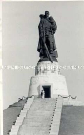 Das Sowjetische Ehrenmal in Berlin-Treptow