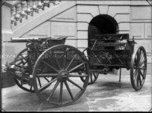 Maschinengewehr mit Wagen