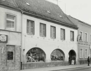 Mügeln, Wohnhaus mit Laden : Mügeln (Kreis Torgau-Oschatz), Wohnhaus mit Laden, Dr. Friedrichs-Straße 2, Straßenansicht