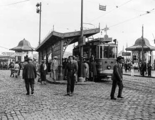 Konstantinopel, Straßenbahn : Konstantinopel (heute Istanbul/Türkei). Straßenbahnhaltestelle