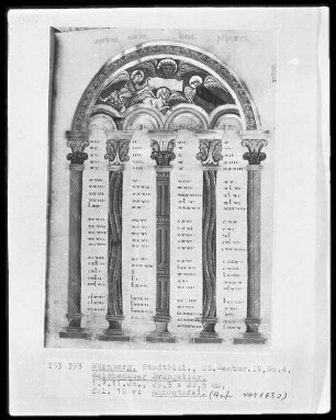 Reichenauer Evangeliar — Kanontafel mit einer Miniatur im Bogen, Folio 16verso