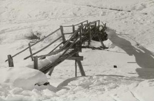 Holzsteg über die Gurgler Ache : Obergurgel, Holzsteg über die Gurgler Ache im Winter. Ötztaler Alpen
