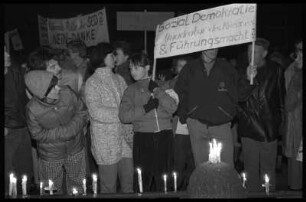 Montagsdemonstration vor der Dienststelle des MfS