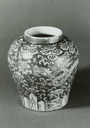 Urnenförmige Vase mit Drachen und Wolken