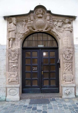 Nürnberg: Kammergebäude mit Kaufmannszug