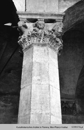 Florenz, Palazzo Davanzati: Pfeilerkapitell mit vier unterschiedlichen Seiten