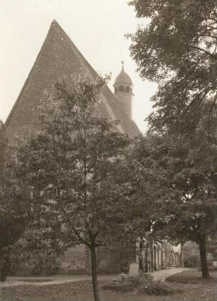Oschatz. Friedhofskirche St. Georg (1583-1587). Ansicht von Nordost