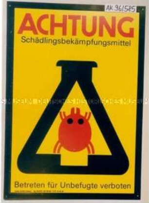 Schild: "Achtung Schädlingsbekämpfungsmittel"