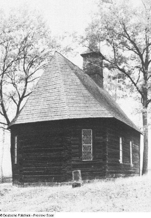 Boxberg/Oberlausitz-Sprey. Kapelle (Schrotholz. Um 1750, Dachreiter nach 1945). Ansicht von Nordosten