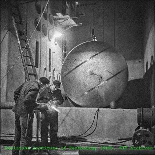 Tankmontage im Forschungsreaktor 2 (FR 2)