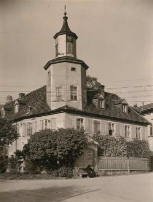 Radebeul, Oberlößnitz, Meinholdsches Turmhaus, Meinholds Weinberg, Eckansicht mit Portal