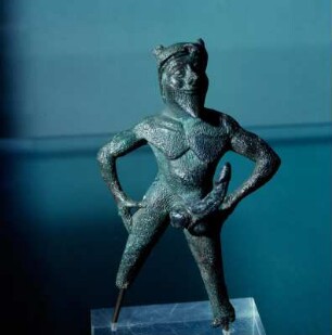 Bronzestatuette eines ithyphallischen Silen : Olympia. Archäologisches Museum. Bronzestatuette eines ithyphallischen Silen, Bronze, 2. Hälfte 6. Jh.