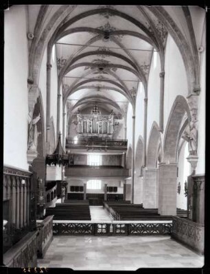 Stadtpfarrkirche innen nach Westen nach der Restaurierung