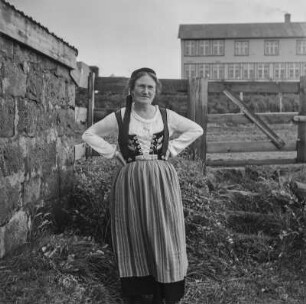 Frau in Alltagstracht : Porträt einer alten Frau in Alltagstracht