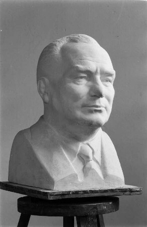 Büste von Wilhelm Pieck : Büste von Wilhelm Pieck. Gips (vor 1962; H. Schwager)