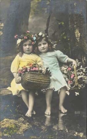 [Zwei Mädchen mit Blumenkörben]
