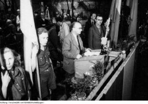 Dresden. Prof. Gerhart Eisler (1897-1968). Rückkehr aus der amerikanischen Emigration (1933-1949) und Empfang in Dresden (Gerhart Eisler wurde später Vorsitzender des staatlichen Rundfunkkomitees), 9. Juni 1949