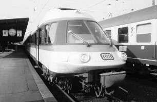 Karlsruhe: neuer IC Stromlinienzug für Sonderfahrt