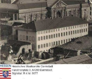 Darmstadt, Staatsbauamt - Wiederaufgebautes Gebäude von der Südwestseite mit Blick auf das Landesmuseum