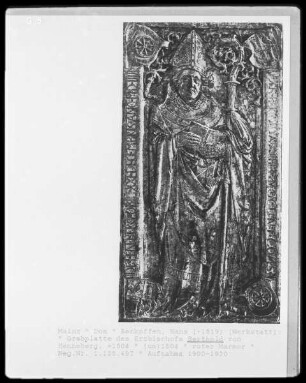 Grabplatte des Erzbischofs Berthold von Henneberg
