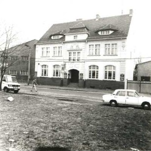 Cottbus, Karl-Liebknecht-Straße 58a. Hotel und Gaststätte "Alte Welt" (um 1910, 1925)