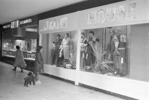 Bekleidungsgeschäft "Jeans House" in der Kaiserpassage