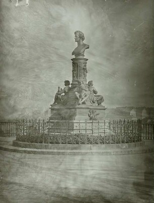 Brühlsche Terrasse : Dresden. Ernst-Rietschel-Denkmal (1876, J. Schilling) auf der Brühlsche Terrasse