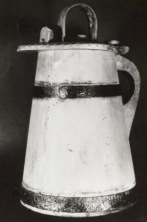 Wasserkanne mit Deckel