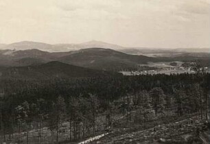 Zittauer Gebirge. Blick vom Fuß des Hochwaldes zum Jeschken