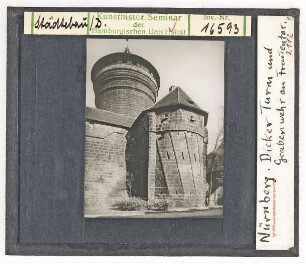 Nürnberg: Dicker Turm und Grabenwehr am Frauentor