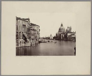 Venedig: Blick auf den Canal Grande und Santa Maria della Salute von der Ponte della Carità aus