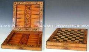 Aufklappbarer Spielbrettkasten (Schach, Dame, Mühle, Backgammon)