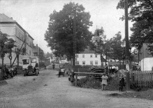 Linienbus des Kraftverkehrs der Strecke Annaberg-Steinbach-Satzung-Reitzenhain : Li. Schule