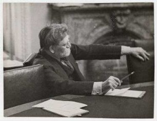 Senator James Hamilton Lewis (Illinois) während einer Sitzung des Senatsausschusses für Auswärtige Angelegenheiten, Washington D.C.