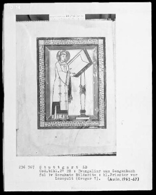 Evangeliar — Heiliger Priester vor einem Lesepult (Gregor?), Folio 1verso