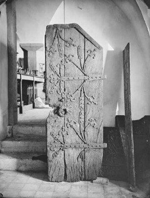 Tür vom Portal an der Nordseite der Totenkirche zu Treysa