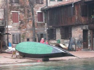 Venedig 2005 - Gondelwerkstatt : Historische Gondelwerkstatt. Aufgenommen im Februar 2005 in Venedig