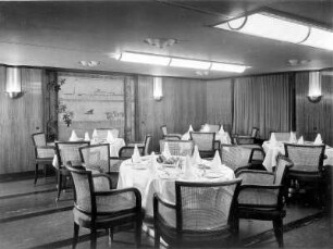 Passagierschiff "Boissevain" & MS Boissevain : Passagierschiff "Boissevain" (Stapellauf September 1936). Speisesaal (Ausstattung 1937; Deutsche Werkstätten AG Hellerau)