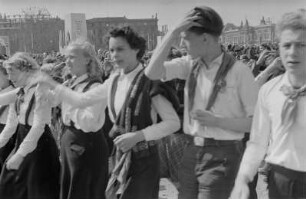 Demonstration zum 1. Mai 1951 in Berlin : Pioniere im Demonstrationszug